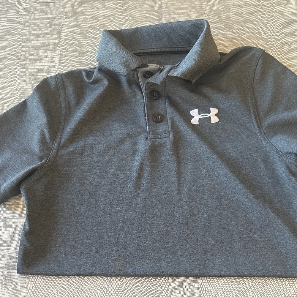 Under Armour Kids Charcoal Polo Shirt tiny snag pictured on back side. Discount!